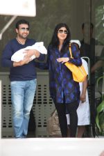 Shilpa Shetty discharged with her baby on 25th May 2012 (18).JPG